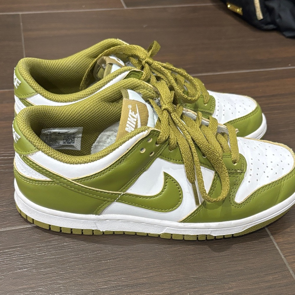 Nike Kids Olive Green and White Low-Top Sneakers